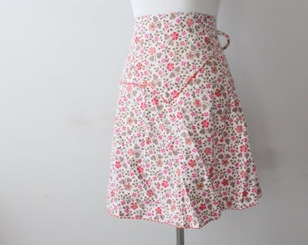 1960s Floral Print Apron: Retro Kitsch Kitchen Decor