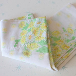 Vintage 1970s Floral Pillow Case: Retro Yellow Daisy Bedding