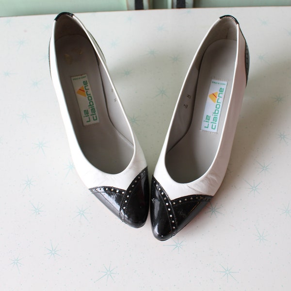 Vintage BLACK WHITE Two Toned Classic Heels....size 7 women...oxfords. heels. pumps. shoes. retro. party. mod. wedding. party. liz claiborne