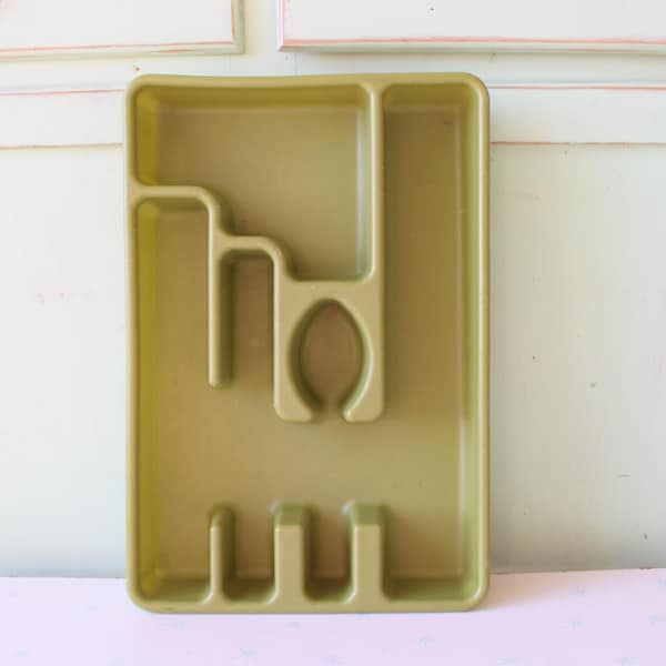 Vintage olijfgroen dienblad uit de jaren 70: retro keukendecor