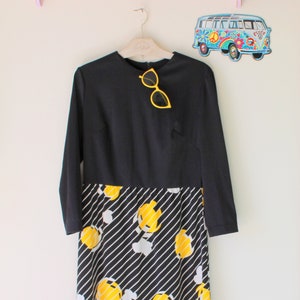1970s Floral Shift Dress: Retro Mod Long Sleeve (Size Small/Medium)