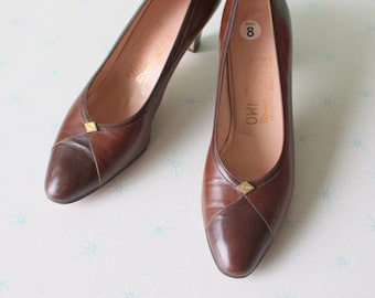 1960s Vintage Fancy Designer Mid Century Heels....size 8 womens....made in Italy. wedding. brown heels. mod. golden. classic. pumps. mod.