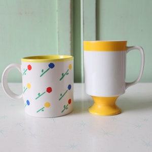 1980s Vintage RETRO Coffee Mug Set of 2.....country. retro mugs. set. kitschy. yellow. floral. mod. retro kitchen. 1970s. 1980s. drink. cute