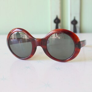 1960s Mod Round Sunglasses: Vintage Party Shades