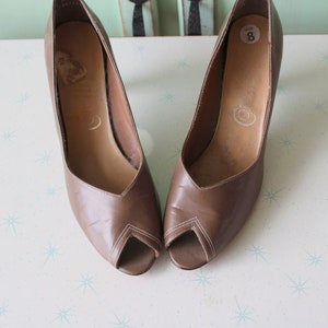1960s Vintage Peep Toe Heels: Beige & Brown, Size 9