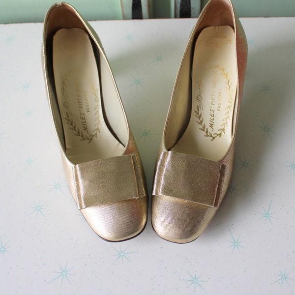 1960s Vintage Fancy Golden Classic Heels.....size 7.5...fancy. gold. shimmer. mod. classic. wedding. bridal. mid century. formal. 60s heels