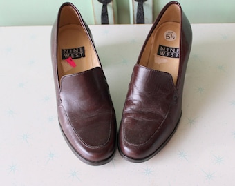 90s Vintage NINE WEST Leather Loafer Heels.....size 5.5 women.....pumps. shoes. designer vintage. glam. fancy. 9 west. mod. brown. oxfords