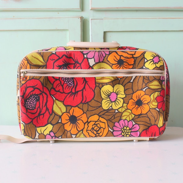 1970s Mod RARE VINTAGE SUITCASE Luggage Bag.....retro. vintage luggage. 1960s 1970s. mod. twiggy. groovy. fashion. big floral print. pink