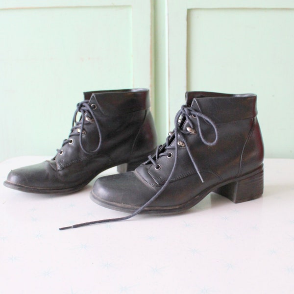 Vintage Black Leather Heeled Designer Boots....size 8 womens....black leather. designer vintage. black boots. ankle boots. mod. calf boots