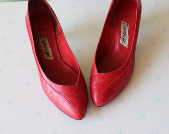 1980s Vintage RED Leather Heels....size 8.5 womens....holiday. glam. red heels. pumps. red carpet. fancy. party. red leather heels. wedding