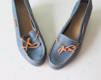 Tacones de mocasín azul marino vintage de los años 70... talla 6.5 para mujer. cordones oxfords cuero. retro años 70 boho inconformista. bibliotecario. clásico. boda