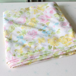 Vintage 1980s Floral Twin Bed Sheet: Pastel Rose Print