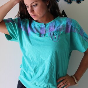 Top in cotone blu turchese vintage anni &#39;80: dettaglio a quadri retrò