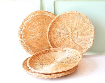Wicker Plate Holder Set of 4 - 1970s Picnic Decor