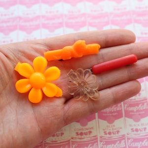 NOS Vintage Flower 1980s Hair Barrette Lot...retro. 80s accessories. ladies. bow. dainty. cute. sweet. accessories. barrettes. toddler. girl