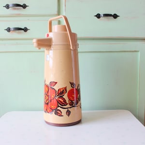 Vintage Floral Thermos: Retro Orange Kitchen Decor