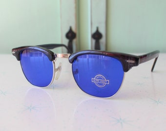 1990s Blue Hip Unisex Lens Sunglasses...retro. colorful shades. hipster. shades. indie. chic. sunglasses. boho. deadstock. revo. 80s 90s