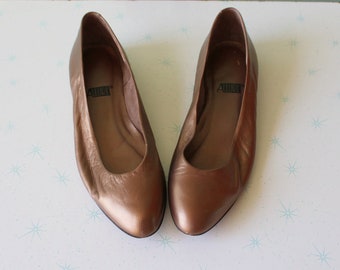 1980s Bronze Leather Vintage Flats Shoes .....size 6 womens.....mod. 1980s. dance. retro. dancing. shimmer. wedding flats. 80s party. rocker