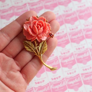 Vintage PINK ROSE FLOWER Enamel Brooch...groovy. retro. flower. 1970s. classic. pink flower. daisy. costume jewelry. vintage brooch. rainbow