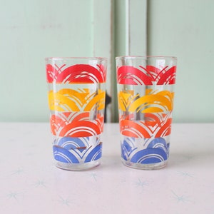 RETRO 1970s Juice Gläser Set REGENBOGEN Atomic Juice Gläser Set ..... retro kitchen. tolle Glaswaren. abgefahren. trinken. dienen. urlaub. kitschig. niedlich. Modell Geschenk