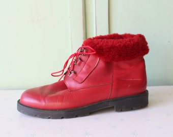 1970s RED Leather Furry Unisex Boots..size 11. snow boots. red boots. 1970s boots. costume. hipster. killer boots. winter boots. retro boots