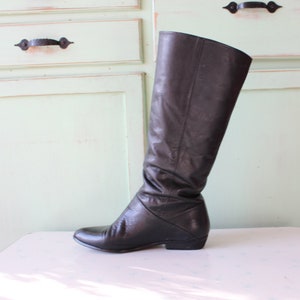 1980 jaren Vintage ZWART LEDEREN Mod Meisje Laarzen... maat 6 womens.... schoenpoetser. Schoenen. Jaren 1980. zwart leer. Indie. klederdracht. hipster. Retro. hoog. Mod