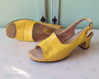 Vintage 1960s Mid Century Yellow Sling Back Peep Toed Heels...size 8 womens....designer. mod. classic. party. pumps. wedding. bride. groovy