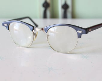 1950s 1960s Vintage CAT EYE Eye Glasses..vintage eyewear. fancy. cat eye. 1960s accessories. classic. twiggy. designer vintage. 1950s. gems