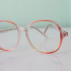 Vintage TWIGGY Eyeglasses...rare. womens eyewear. big lens. 1970s accessories. woodstock. hippie. designer glasses. hipster. . mod