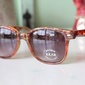 1980s Tortoiseshell Sunglasses: Retro Unisex Shades (NOS)