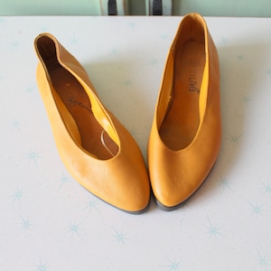 1980s NUVA Mustard Yellow Leather Flats - Size 6