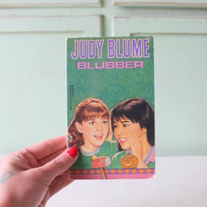Vintage BLUBBER Judy Blume Book..elementary. literature. weekly reader. ya book. 1980s. judy blume. kids. children. teens. fiction. fun