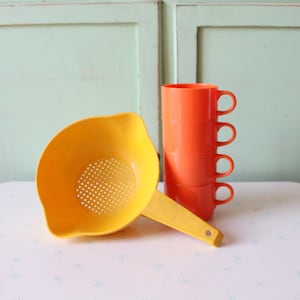 Vintage Orange Cups & Yellow Drainer Set: 1970s Kitsch Decor