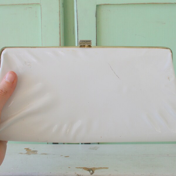 1960s WHITE CLUTCH Purse...retro. patent leather like. date night. handbag. goth. red carpet. twiggy. 1950s 1960s. wedding. mid century. mod