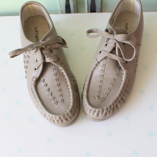 Vintage 1970s Tan Gray Granny Loafers....size 8 womens.....shoes. flats. hippie. sandals. softspots. retro. boho. oxfords. grandma shoes