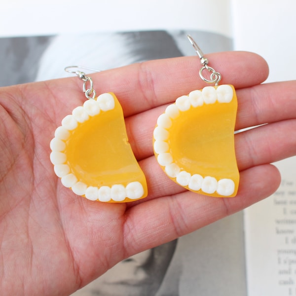 Vintage False TEETH Earrings...dangly. cute. kitschy. vintage charms. charm earrings. retro. kitsch jewelry. toothbrush. kawaii. false teeth