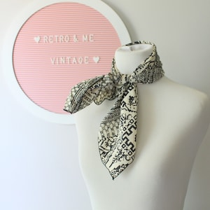 Vintage ART DECO Scarf.....black and white. women. retro scarf. 70s accessories. mod. twiggy. head neck. groovy. disco. gogo. designer. glam