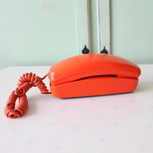 ORANGE 1980s RETRO TELEPHONE....atomic. tangerine. rad. 1990s phone. collectible. rare. awesome. home. kitsch. dial. vintage decor. so fun