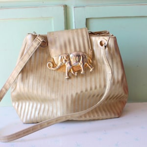 Monedero ELEFANTE dorado vintage de los años 80... Monedero de los años 80. Bolso vintage. Cartera de mano. Bolso de mano. Bohemio. Azteca. Hipster. Retro. Indie. Folk. Safari. Animal.