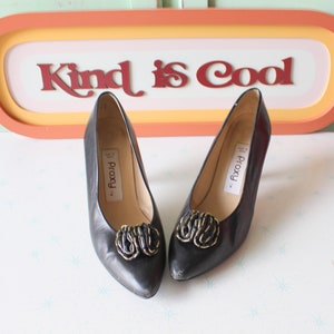 Vintage 80s Black Leather Heels with Gold Detail - Size 6.5