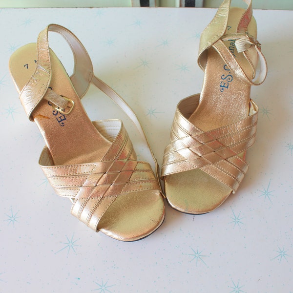 1960s Golden Heels...size 7 womens...peep toed. gold. wedding. pumps. gold heels. shimmer. hollywood glam. masquerade. 50s 60s. mod