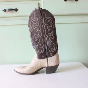 AMAZING 1980s LEATHER Western Cowboy Boots...size 6 mens....leather boots. USA. 1980s boots. hipster. western. tall boots. calf boots
