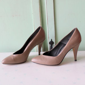 Vintage 1960s Connie Stiletto Heels: Tan Leather Pumps, Size 6.5