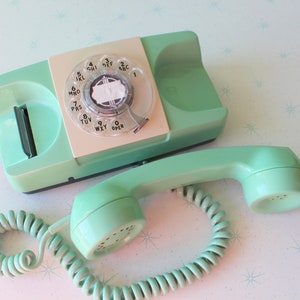 Vintage Atomic RETRO Rotary TELEPHONE....desk. teal. rad. 1960s phone. mint. collectible. rare. awesome. home. kitsch. dial. vintage decor