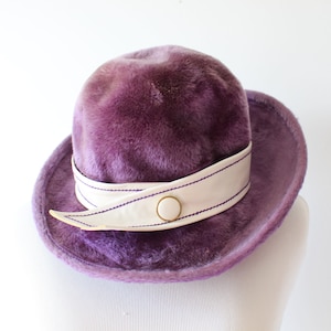 Sombrero morado peludo vintage de los años 60: Atelier Lucas, Londres