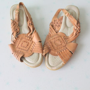 1980s HIPPIE SANDALS....size 10 womens...boho. huraches. woven leather. 1980s flats. boho flats. shoes. womens. leather. brown leather. mod