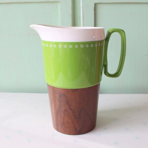 Vintage Green Plastic Pitcher: Retro Kitchenware, 70s-80s