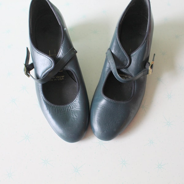 1960s Navy Blue LEATHER Tic Tac Toe Ballerina Heels.....size 6.5 womens....mod. tictactoes. 1960s. dance. retro. dancing. ballet. mary janes