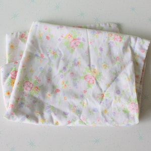 Vintage kussensloop jaren 70 met bloemen: shabby chic beddengoed