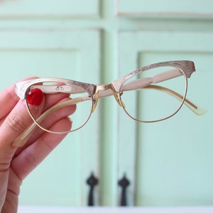 1950s 1960s Vintage CATEYE Winged Glasses.....vintage eyewear. fancy. 60s accessories. classic. twiggy. designer vintage. 1950s. atomic